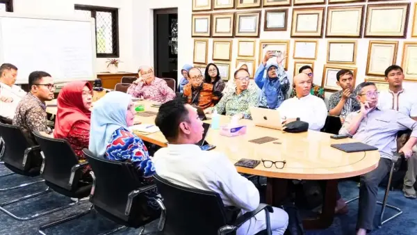 Kepala Distanhorti Jabar Dadan Hidayat saat mengikuti rapat Pembahasan Arah Kebijakan Jawa Barat Tahun 2027. (Sumber Foto: IG Distanhorti Jabar)