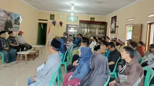 Anggota DPRD Jabar Muhammad Jaenudin saat kegiatan pengawasan penyelenggaran pemerintah di Desa Cibolang, Gunungguruh, Kabupaten Sukabumi, Jumat (20/2/2026) | Foto : Tim adc