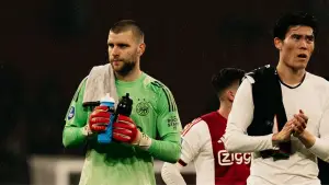 Maarten Paes menjalani debut bersama Ajax Amsterdam di Liga Belanda (Sumber: web/english.ajax.nl)