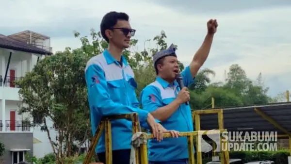 Ketua DPC SPN Kabupaten Sukabumi, Budi Mulyadi pada aksi buruh PT Muara Tunggal (Sumber: sukabumiupdate)