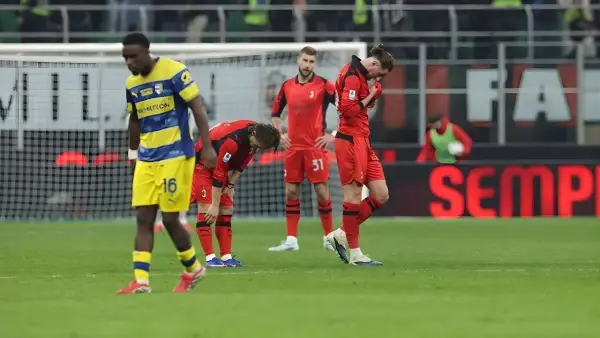 Nasib sial dialami oleh AC Milan saat dikalahkan Parma dengan sko 1-0 (Sumber: web/acmilan.com)