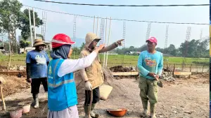 Manager PLN UP3 Sukabumi, Eka Rahma Daniati, saat sosialisasi keselamatan ketenagalistrikan kepada masyarakat | Foto : Dok. PLN
