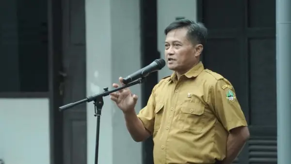 Fungsional Prasarana dan Sarana Pertanian Ahli Madya Distanhorti Jabar, Sukma Pahlawan Tanra saat memberikan sambutan dalam apel pagi. (Sumber Foto: IG Distanhorti Jabar)