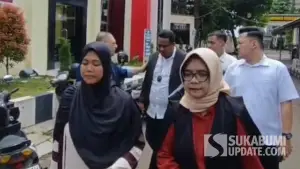 Lisnawati, didampingi tim kuasa hukumnya mendatangi Mapolres Sukabumi (Sumber: sukabumiupdate)