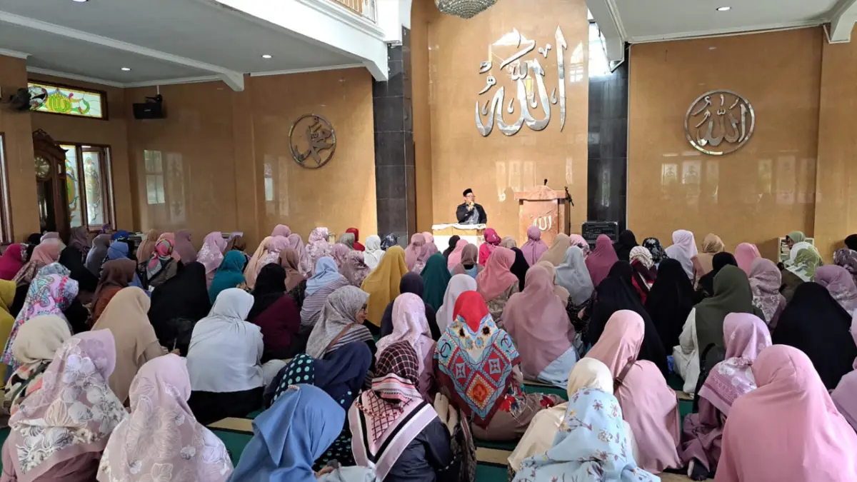 Penuh Empati, RSUD Syamsudin SH Hangatkan Ramadan Keluarga Pasien dengan Takjil