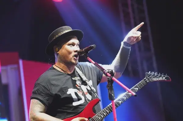 Undangannya Beredar, Virgoun Dikabarkan Menikah dengan Lindi Fitriyana Besok (Sumber : Instagram/@virgoun_)