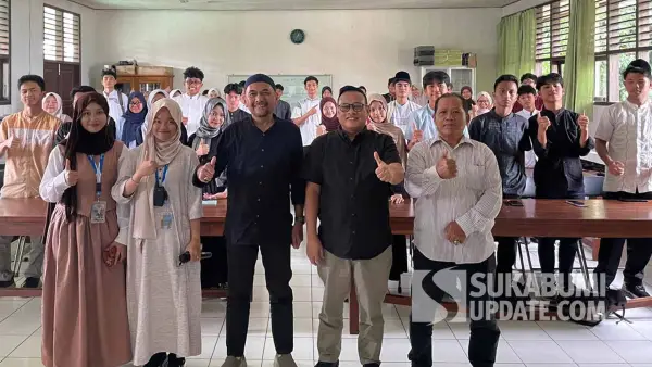 Anggota DPRD Jawa Barat, Muhammad Jaenudin, menggelar kegiatan DPRD Mengabdi di SMAN 1 Cicurug, Kabupaten Sukabumi, Selasa (24/2/2026). (Sumber Foto: SU/Ibnu)