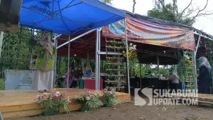 Istri Bupati Sukabumi sekaligus Ketua Tim Penggerak PKK Kabupaten Sukabumi, Hj. Rina Rosmaniar saat membuka gelaran Kampung Takjil Cirumput di Desa Selaawi, Kecamatan Sukaraja, Rabu (25/2/2026). (Sumber Foto: Istimewa)