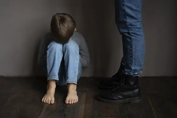 Ilustrasi, Jangan Dianggap Sepele! 8 Bentuk Kekerasan terhadap Anak dalam Rumah Tangga (Sumber : Freepik)