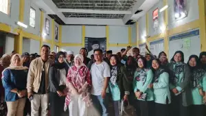Wakil Ketua Komisi II DPRD Provinsi Jawa Barat, Dra. Hj. Lina Ruslinawati saat berfoto usai reses di Cicurug, Sukabumi. Senin (23/2/2026). (Sumber: Doktim)