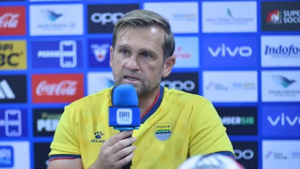 Igor Tolic pimpin konferensi pers jelang laga Persib vs Madura United (Sumber: web/persib.co.id)