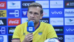 Igor Tolic pimpin konferensi pers jelang laga Persib vs Madura United (Sumber: web/persib.co.id)