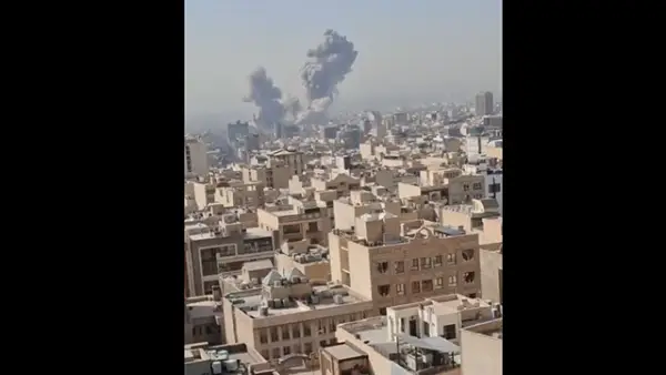 Screenshoot video terjadi ledakan di Ibu Kota Teheran, setelah Israel disebut melancarkan serangan ke Iran, Sabtu (28/02/2026). (Sumber : X@RWWReborn).