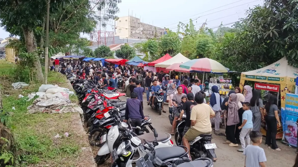 100 Pedagang Ramaikan Pasar Takjil Lapang Sawit Tunggal Sagaranten Sukabumi