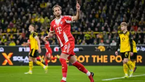 Selebrasi Harry Kane saat mencetak gol ke gawang Borussia Dortmund di derby Der Klassiker tadi malam (Sumber: web/fcbayern.com)