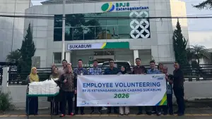 BPJS Ketenagakerjaan kantor cabang Sukabumi berbagi takjil di bulan ramadan tahun 2026. (Sumber: Istimewa)