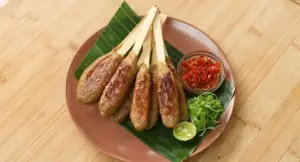 Resep Sate Lilit Ayam Manis, Ide Menu Buka Puasa yang Disukai Anak-Anak (Sumber : Youtube | Devina Hermawan)