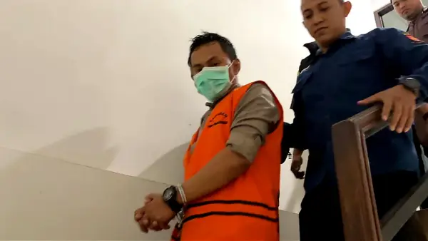 Kepala Desa Neglasari, Rahmat Hidayat (41) resmi ditetapkan sebagai tersangka atas dugaan kasus korupsi anggaran keuangan desa dan Pajak Bumi dan Bangunan (PBB). (Sumber : Istimewa)