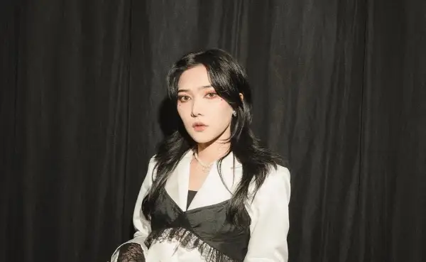 Isyana Sarasvati Dituduh Gabung Sekte Karena Visual Mata Satu di Karya Abadhi (Sumber : Instagram/@isyanasarasvati)