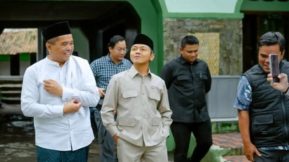 Wamendikdasmen, Fajar Riza Ul Haq saat mengunjungi Ponpes Sunanul Huda di Cikaroya, Desa Cibolangkaler, Kecamatan Cisaat, Kabupaten Sukabumi, Jumat (6/3/2026) | Foto : Dok. Santri