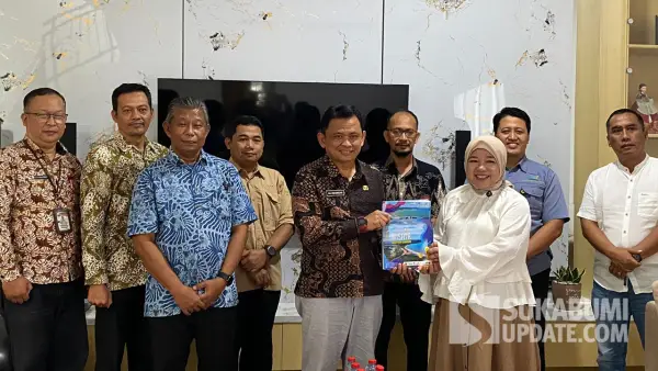 Pertemuan Dinas Pariwisata Kabupaten Sukabumi bersama Wakil Ketua Komisi II DPRD Provinsi Jawa Barat, Lina Ruslinawati. Jumat (6/3/2026). (Sumber: SU/Asep Awaludin)