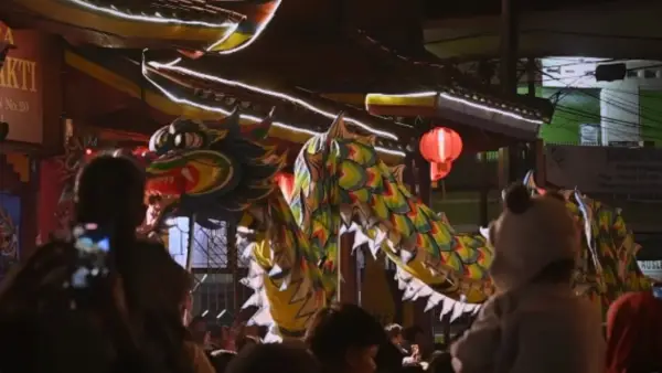 Dokumentasi atraksi liong di wihara Widhi Sakti Kota Sukabumi. Cap Gom Meh 2026 tanpa arak-arakan barongsai (Sumber: dok vihara widhi sakti)