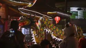 Dokumentasi atraksi liong di wihara Widhi Sakti Kota Sukabumi. Cap Gom Meh 2026 tanpa arak-arakan barongsai (Sumber: dok vihara widhi sakti)