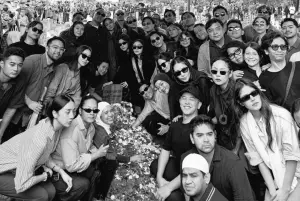 Suasana Prosesi Pemakaman Vidi Aldiano, Dihadiri Keluarga dan Sahabat (Sumber : X/@rischolast)