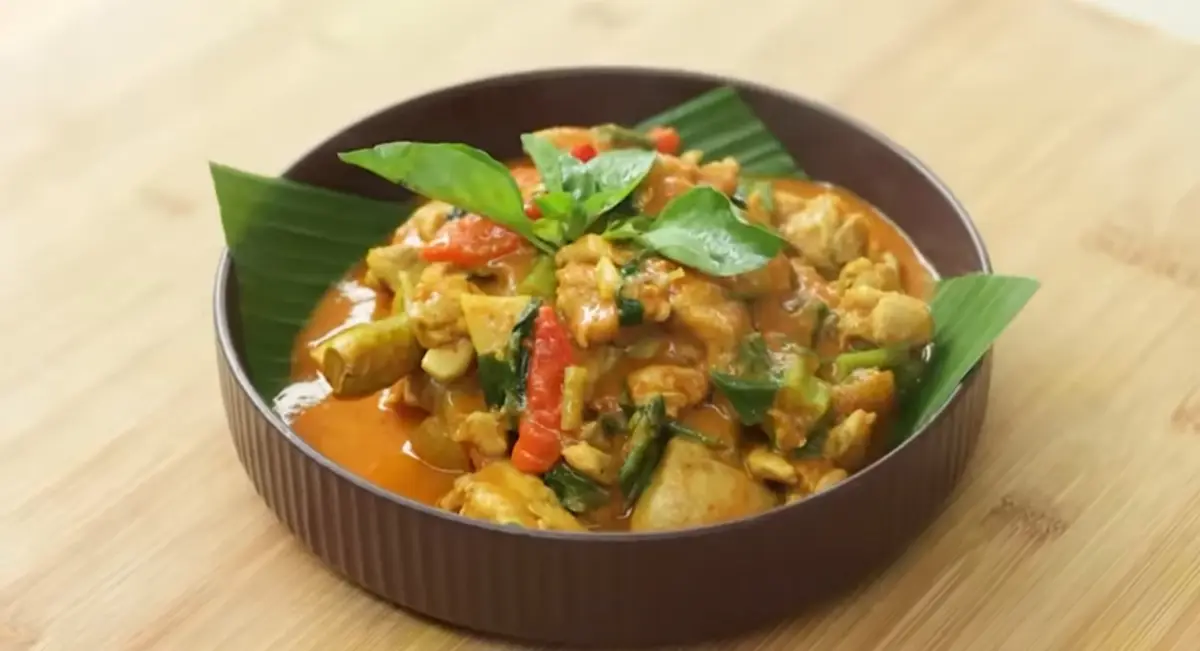 Resep Ayam Oseng Bumbu Pepes, Inspirasi Menu Buka Puasa yang Wangi dan Lembut