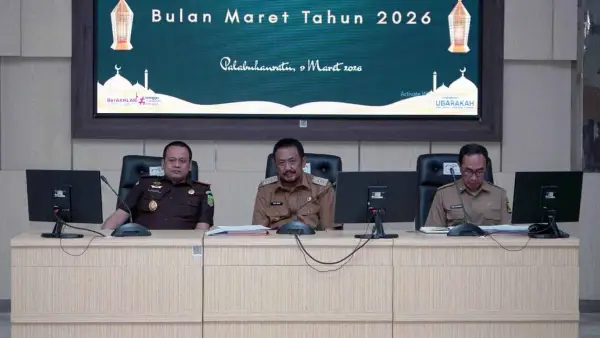 Bupati Sukabumi Asep Japar saat memimpin Rapat Dinas Bulan Maret yang berlangsung di Aula Sekretariat Daerah Kabupaten Sukabumi, Senin (9/3/2026). (Sumber Foto: Diskominfosan Kab. Sukabumi)