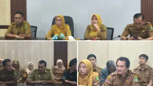 Diskominfo menggelar rapat internal yang dihadiri oleh Kepala Diskominfo Kota Sukabumi Endah Aruni, Sekretaris Diskominfo Faridah Umar, para kepala bidang dan seluruh jajaran pegawai Diskominfo. (Sumber: diskominfo kota sukabumi)