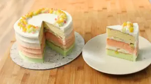 Resep Es Campur Cake, Inspirasi Kue Lebaran yang Beda dari Biasanya (Sumber : Youtube | Devina Hermawan)