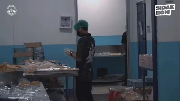 Seorang pekerja di salah satu dapur atau SPPG MBG di Kota Sukabumi | Foto : Dok. BGN