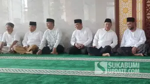 Kepala Bapperida Kabupaten Sukabumi Toha Wildan Athoilah (kedua dari kiri) saat menghadiri Muhibah Ramadan di Surade. (Sumber Foto: Istimewa)