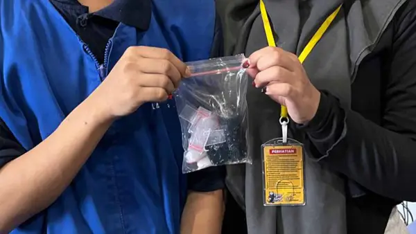 Barang bukti paket sabu yang diselundupkan perempuan untuk pacarnya di Lapsa Kelas IIB Sukabumi, Rabu (11/3/2026). (Sumber Foto: Istimewa)