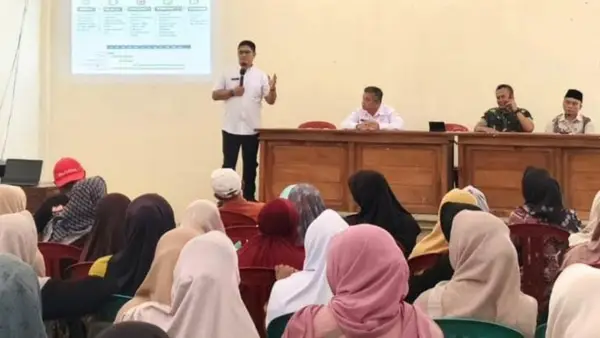 Proses sosialisasi serta penyerahan nomor kavling hunian baru kepada para penyintas bencana pergerakan tanah, Cikadu, Palabuhanratu. Rabu (11/3/2026). (Sumber: Istimewa)