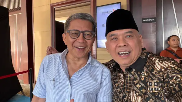 Anggota Badan Pengkajian MPR RI, Heri Gunawa bersama pengamat politik Rocky Gerung | Foto : Dok. Tim Adc