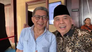 Anggota Badan Pengkajian MPR RI, Heri Gunawa bersama pengamat politik Rocky Gerung | Foto : Dok. Tim Adc