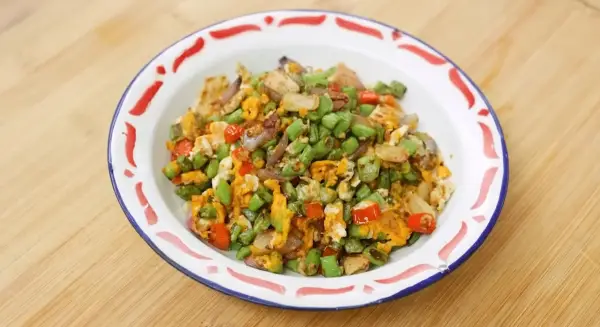 Resep Telur Buncis Oseng Bawang, Menu Beraroma Khas Untuk Buka Puasa atau Sahur (Sumber : Youtube | Devina Hermawan)