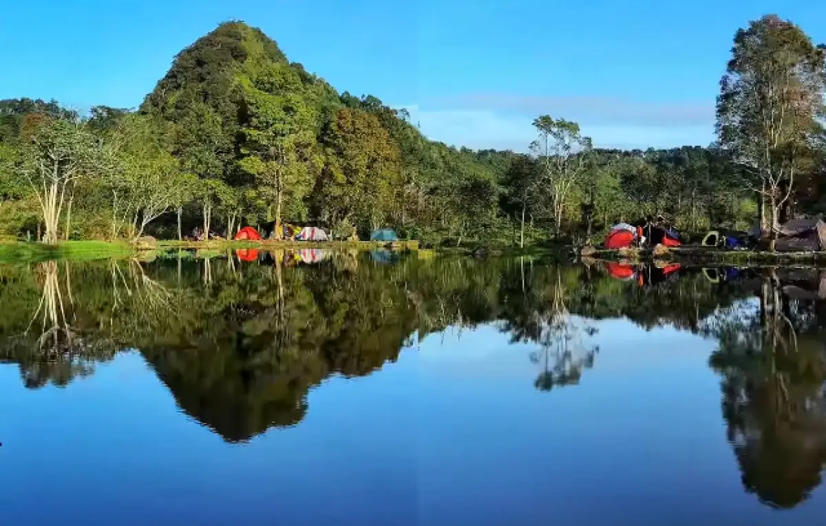 Bisa Sambil Mancing Ikan, Serunya Camping Tepi Danau di Kaki Gunung Pakuan