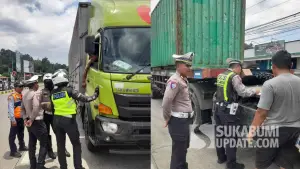 Sejumlah truk sumbu tiga yang masih melintas dihentikan dan ditindak petugas di Exit Tol Parungkuda, Kabupaten Sukabumi, Minggu (15/3/2026). (Sumber Foto: SU/Ibnu)