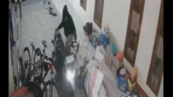 Aksi curanmor di kadudampit sukabumi (Sumber: cctv)