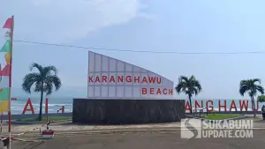 Karanghawu, salah satu ikon di kawasan pantai Cisolok, Kabupaten Sukabumi. (Sumber: SU/Ilyas Supendi)