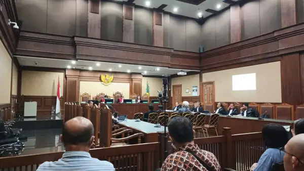 Saksi meringankan memberikan keterangannya dalam sidang lanjutan dugaan korupsi pengadaan LNG Corpus Christi, di Pengadilan Tindak Pidana Korupsi, Pengadilan Tinggi Negeri, Jakarta Pusat (Senin, 16/3/2026).(Sumber: Istimewa)