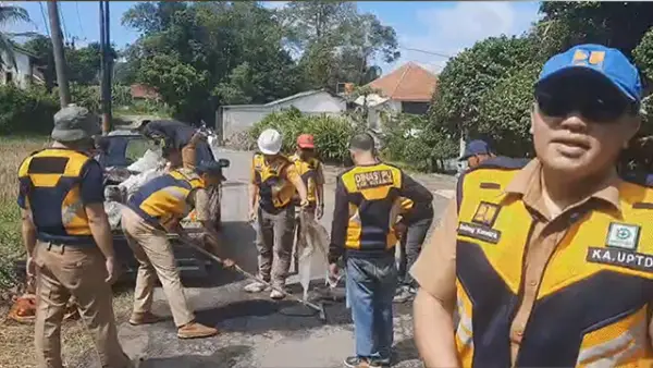Perbaikan ruas jalan kabupaten Paltilu–Tamanjaya, pada Senin (16/3/2026). (Sumber : video kacab pu ciemas).
