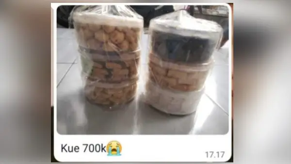 Paket kue lebaran Rp 700 ribu yang harus dibeli buruh pabrik di Sukabumi untuk perpanjangan kontrak kerja (Sumber: dok buruh)