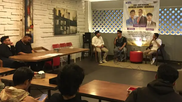 FGD PKC PMII Jawa Barat Indonesia Darurat Demokrasi” di salah satu kedai kopi di Kota Bandung, Rabu (18/3/2026) sore. (Sumber: Istimewa)
