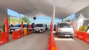 Arus kendaraan pemudik melintas di jalur fungsional Tol Bocimi Seksi 3, Sukabumi, H-3 Lebaran 2026. (Sumber : Istimewa.)