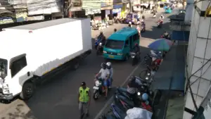 Jalan di kawasan Pasar Cibadak, Kabupaten Sukabumi | Foto : Ibnu Sanubari