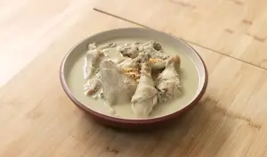Resep Opor Ayam Putih, Hidangan Favorit Keluarga Saat Kumpul Lebaran (Sumber : Youtube | Devina Hermawan)